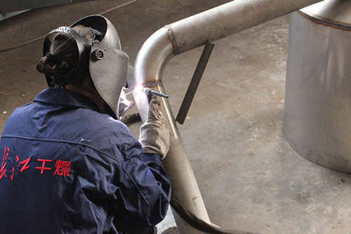 真空带式干燥机组装现场2